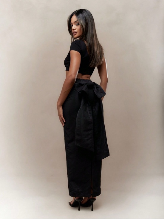 Missguided + Dresses & Skirts - NWT MISSGUIDED Big Bow Detail Back Shiny Bodycon Maxi Skirt SIZE M